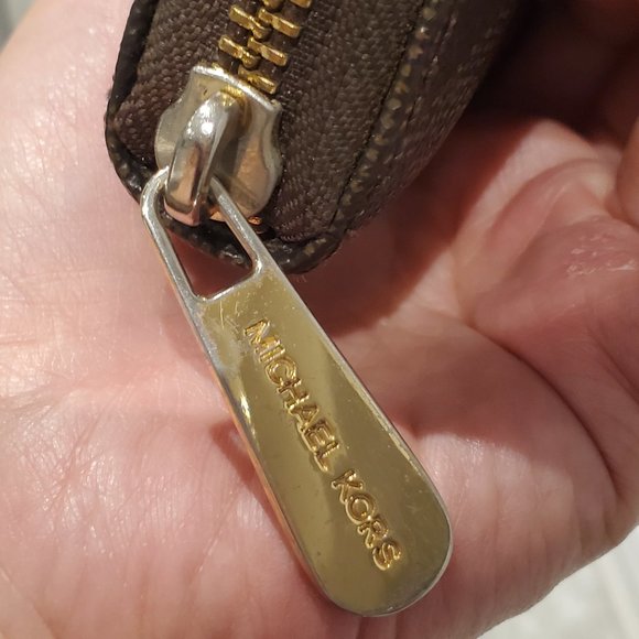 Michael Kors Monogram Wallet Brown - Picture 5 of 9